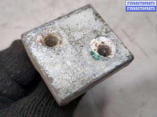 купить Петля двери на Volkswagen Touareg 2002-2007