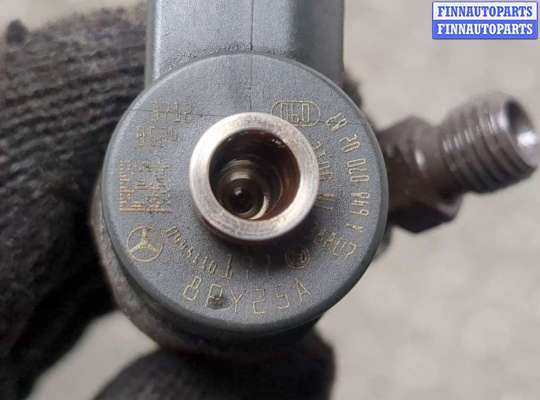 Форсунка топливная на Mercedes-Benz C (W203)