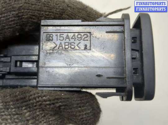 купить Кнопка лючка топливного бака на Toyota Highlander 2 2007-2013