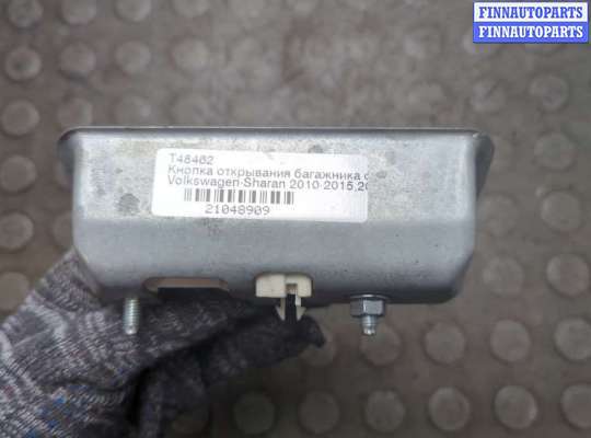 купить Кнопка открывания багажника с крышки на Volkswagen Sharan 2010-2015