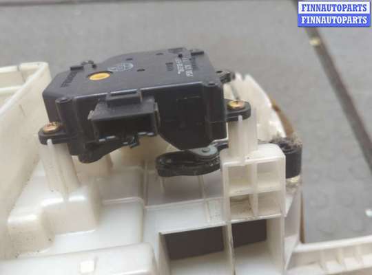 купить Двигатель отопителя (моторчик печки) на Mazda MPV 1999-2006