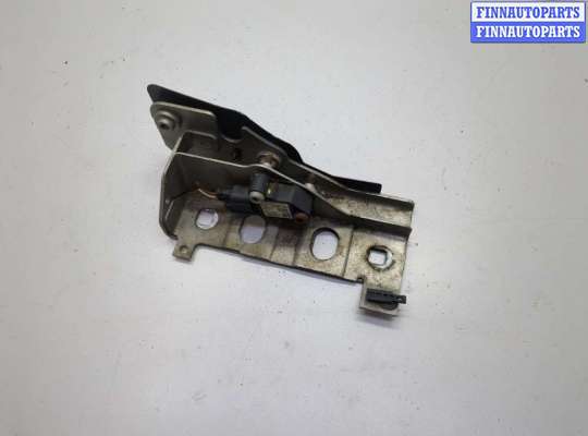 Кронштейн крепления крыла на Land Rover Discovery IV