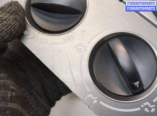 купить Переключатель отопителя (печки) на Toyota Matrix 2002-2008