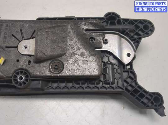 купить Кронштейн аккумуляторной батареи на Skoda Kodiaq 2016-2025