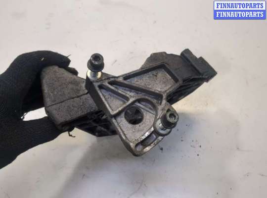 купить Кронштейн компрессора кондиционера на Volkswagen Passat 5 2000-2005