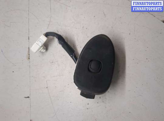 купить Кнопка открывания багажника с крышки на Toyota Yaris 2005-2011