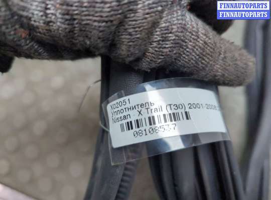 купить Уплотнитель на Nissan X-Trail (T30) 2001-2007
