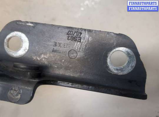 Петля капота на Volkswagen Touran I (1T)