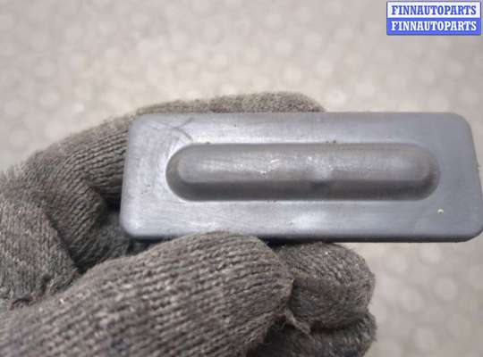 купить Кнопка открывания багажника с крышки на Peugeot 2008 2013-2019