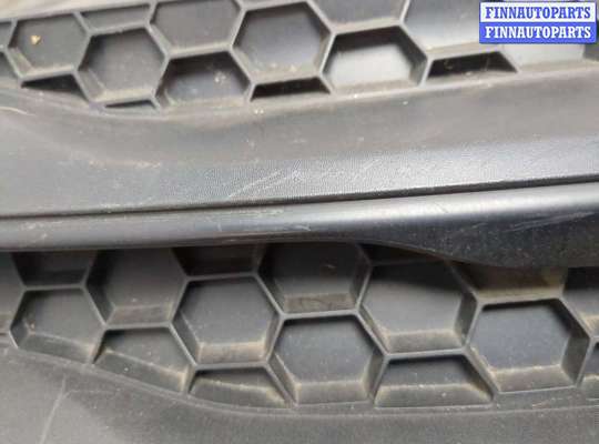 купить Решетка радиатора на Dacia Sandero 2013-2020