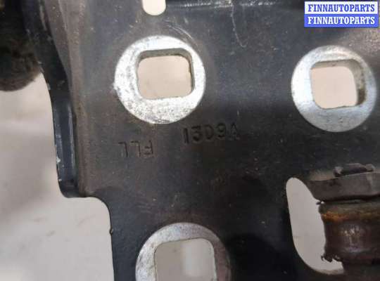 Петля двери на Cadillac Escalade III (GMT 900)