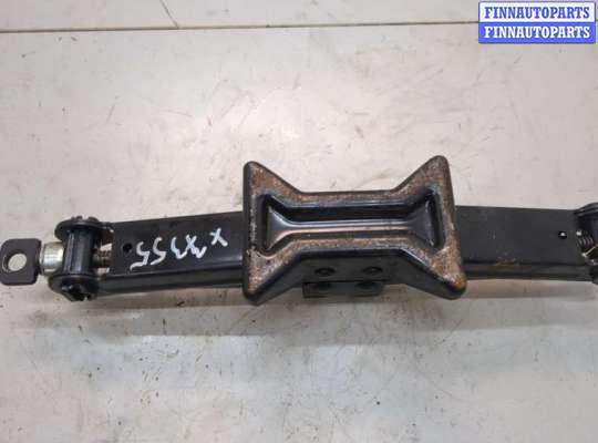 Домкрат на Toyota Corolla Spacio NZE121