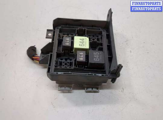 купить Блок реле на Volkswagen Touareg 2010-2014