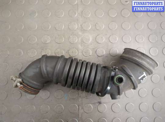 купить Патрубок корпуса воздушного фильтра на Mitsubishi Montero Sport / Pajero Sport 1996-2008