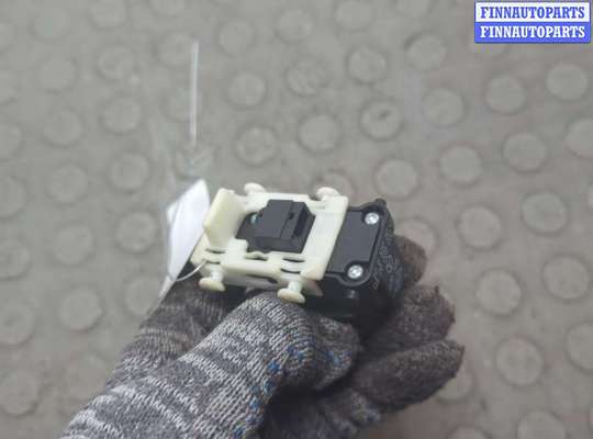 Блок управления стеклоподъёмниками на Mercedes-Benz C (W203)