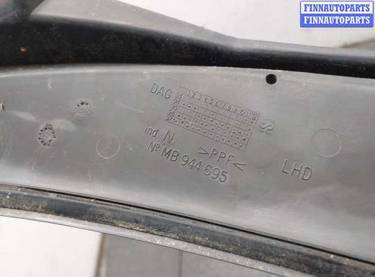 купить Жабо под дворники (дождевик) на Mitsubishi Carisma 1995-2004