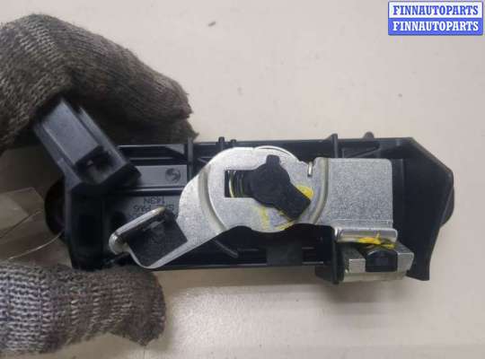 купить Кнопка открывания багажника с крышки на Pontiac Vibe 1 2002-2008