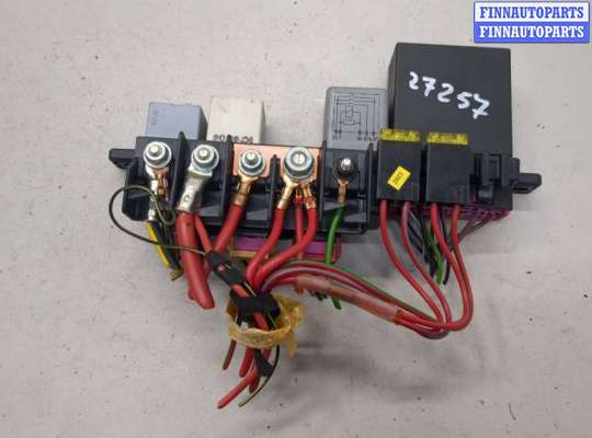 Блок предохранителей VG2766938 на Volkswagen Passat 5 2000-2005