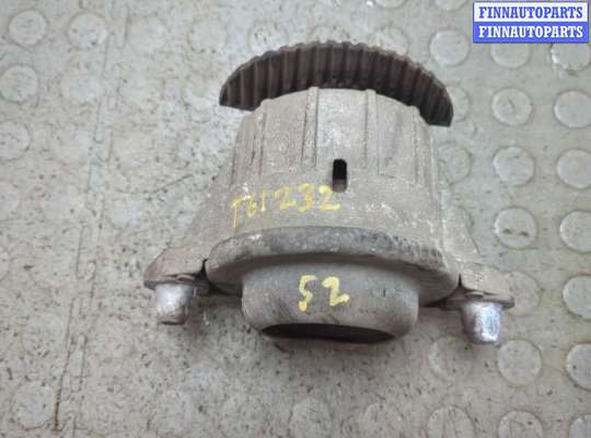 Подушка крепления двигателя MB1695724 на Mercedes C W204 2006-2015