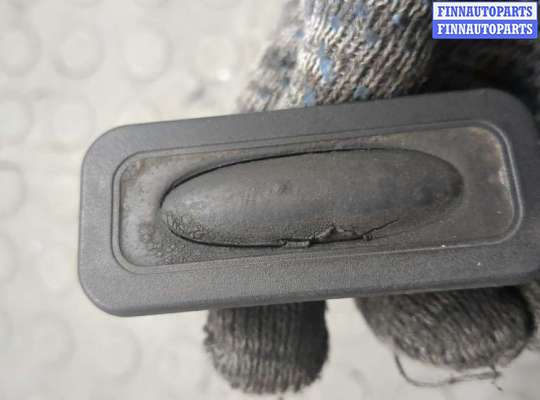 купить Кнопка открывания багажника с крышки на Renault Megane 3 2009-2016