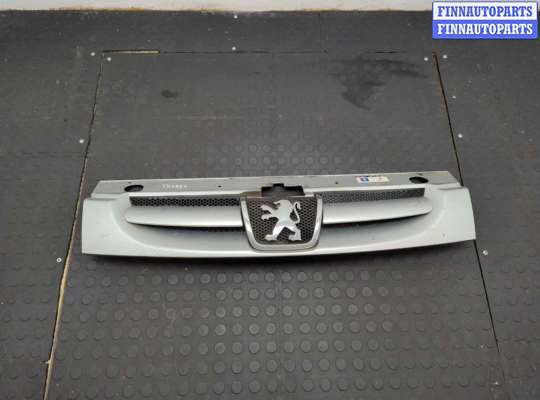 купить Решетка радиатора на Peugeot Partner 2002-2008