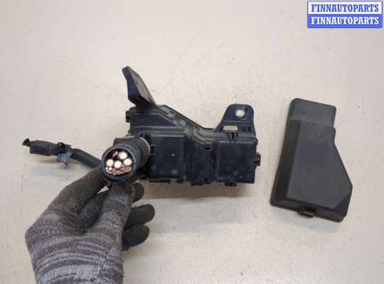 купить Блок реле на Toyota Corolla Verso 2004-2009