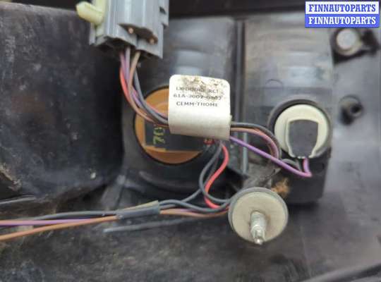 купить Фонарь (задний) на Chrysler 300C 2004-2011