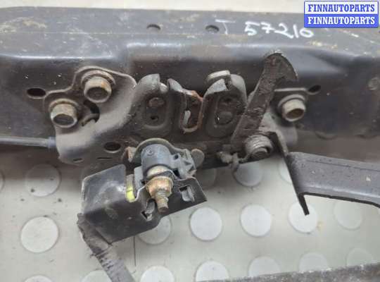 Планка телевизора верхняя на Nissan Juke