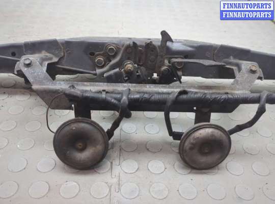 Планка телевизора верхняя на Nissan Juke