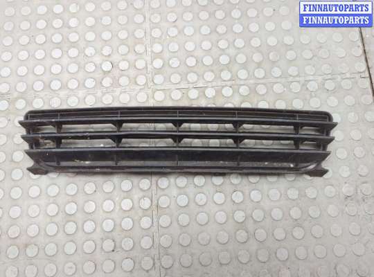 Заглушка (решётка) бампера TT938703 на Toyota Corolla E12 2001-2006