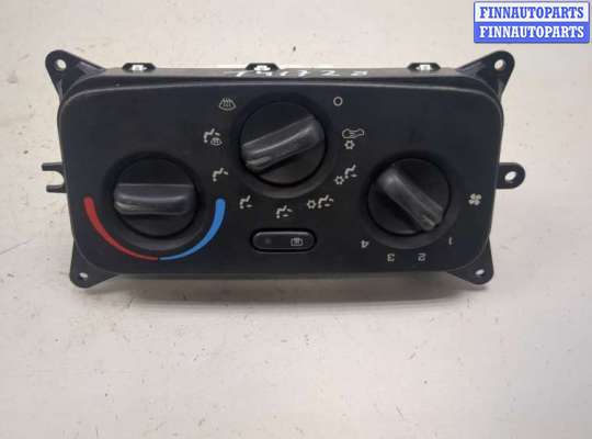 Блок управления печкой на Jeep Cherokee II / Liberty (KJ)