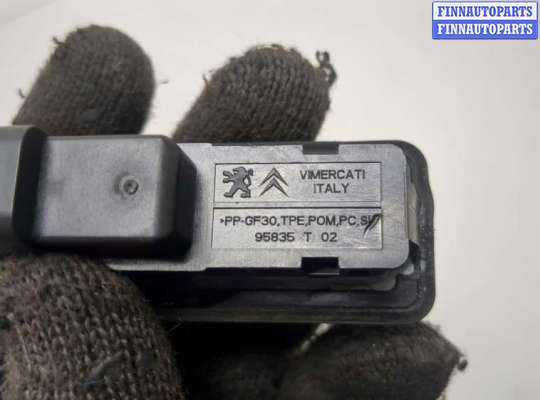 купить Кнопка открывания багажника с крышки на Peugeot 308 2013-2021