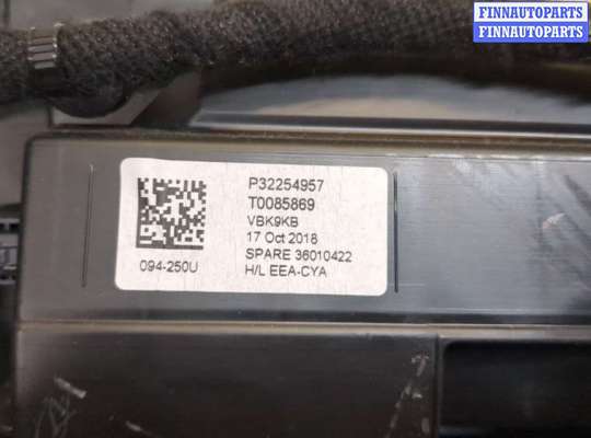 Щиток приборов на Volvo XC40 (XZ)