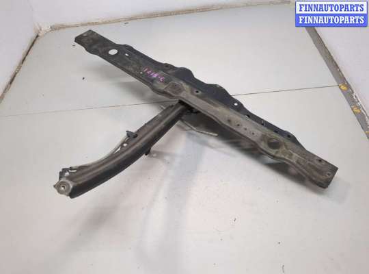 Планка телевизора верхняя на Toyota Highlander II (XU40)