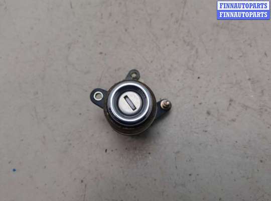 купить Кнопка открывания багажника с крышки на Audi 80 (B3) 1986-1991