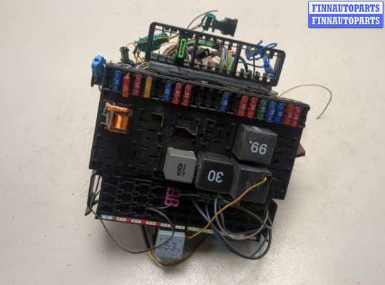 Блок предохранителей VG2720893 на Volkswagen Transporter 4 1991-2003