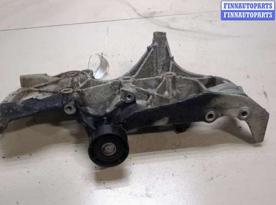 Кронштейн крепления генератора RN1431942 на Renault Scenic 1996-2002