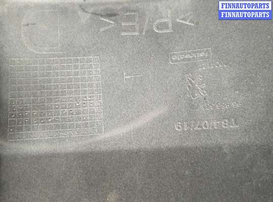 купить Фонарь противотуманный на Peugeot 3008 2009-2016