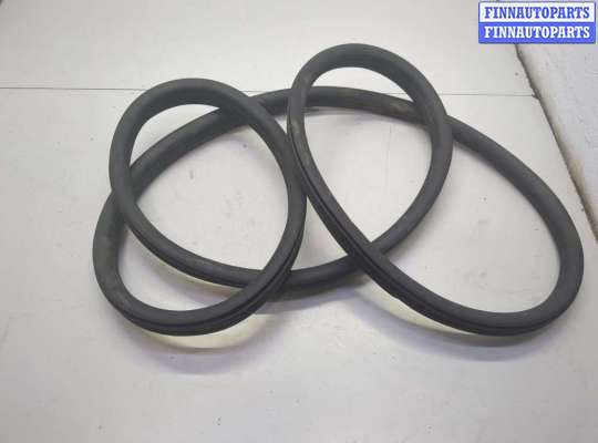 купить Уплотнитель на Mercedes C W205 2014-2023