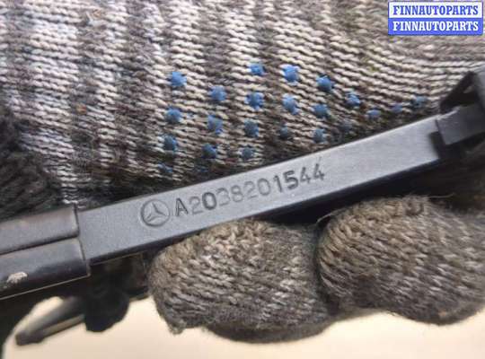 Поводок дворника на Mercedes-Benz C (W203)