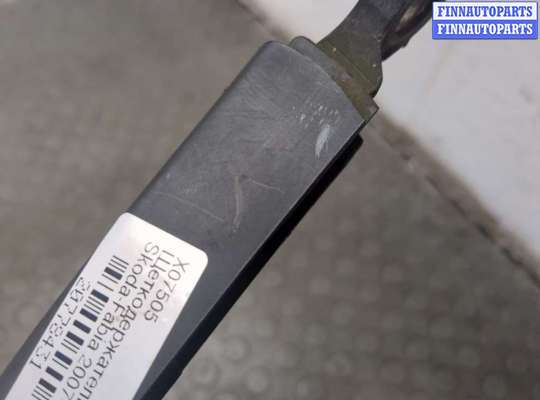 купить Щеткодержатель на Skoda Fabia 2007-2014