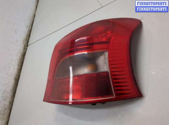 Фонарь задний на Toyota Yaris P9