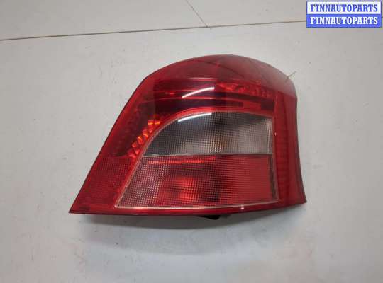 Фонарь задний на Toyota Yaris P9