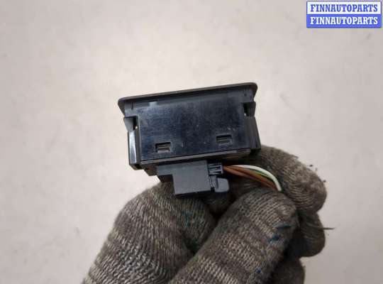 купить Кнопка открывания багажника салонная на Audi A6 (C7) 2011-2018