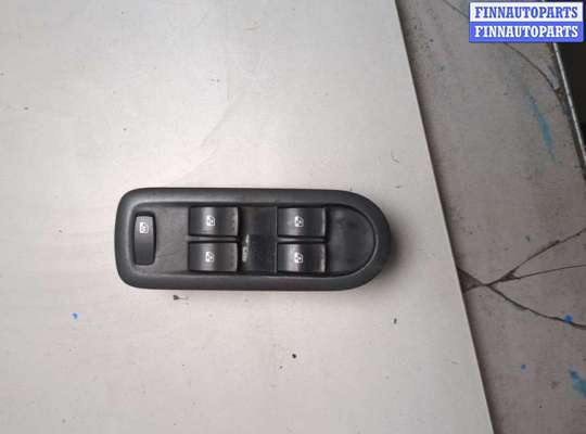 Кнопка стеклоподъемника (блок кнопок) RN1587143 на Renault Megane 2 2002-2009