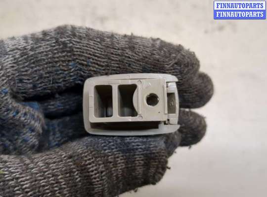 купить Кронштейн козырька солнцезащитного на Chevrolet Tahoe 2006-2014