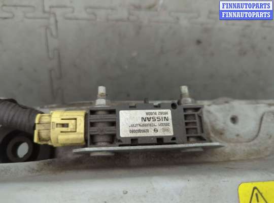 купить Рамка капота на Nissan Note E11 2005-2013