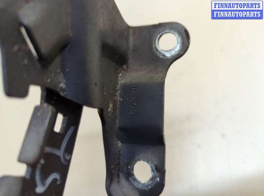 Петля капота на Kia Ceed I (ED)