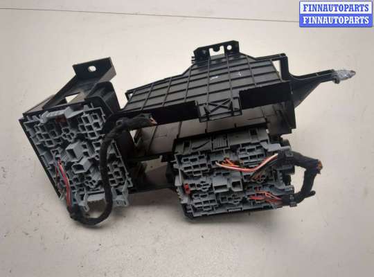 купить Блок реле на Volkswagen Touareg 2006-2010