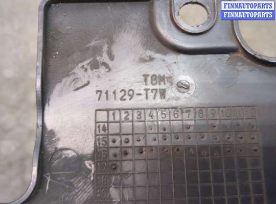 купить Накладка замка капота на Honda HRV 2015-2021